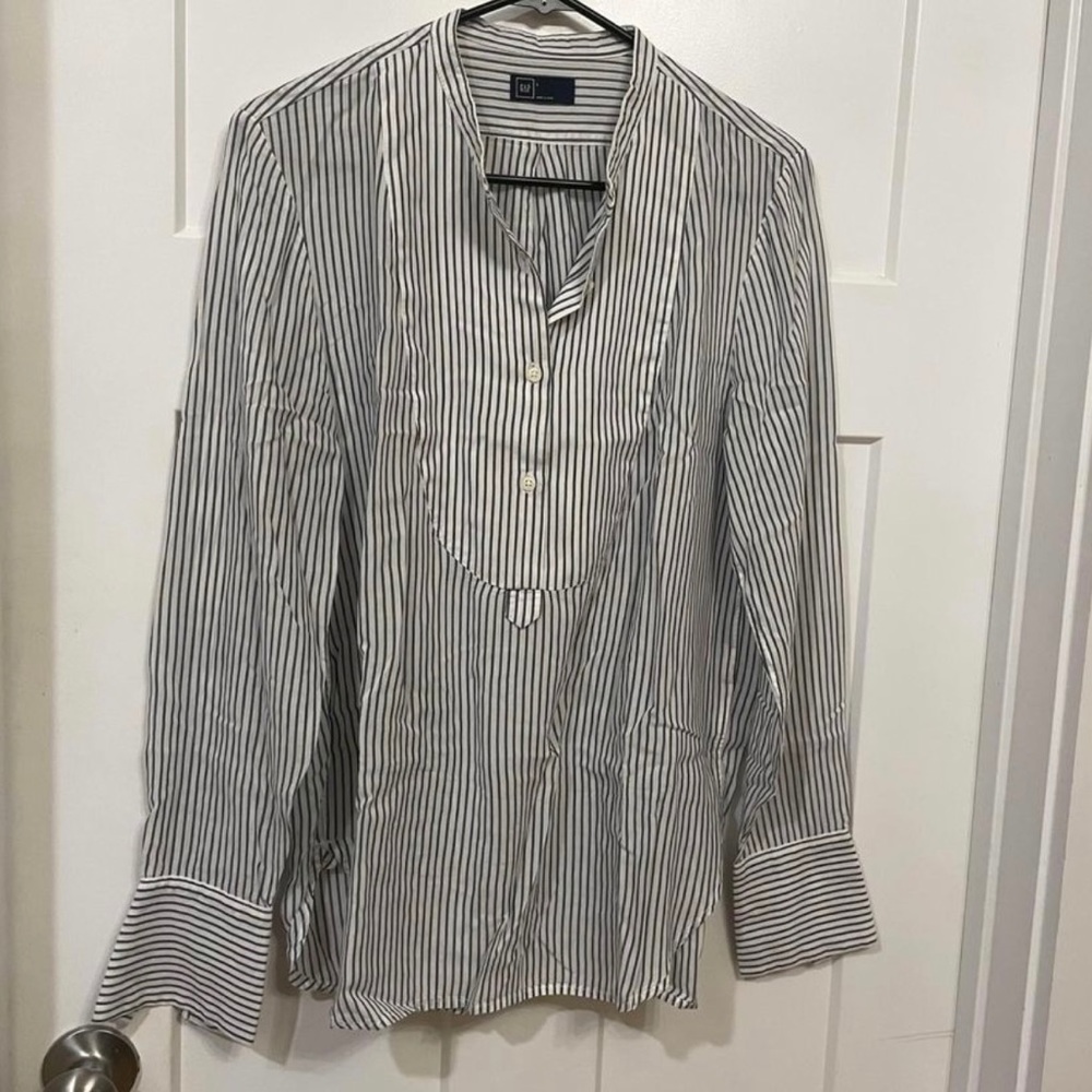 Gap women’s lightweight blouse size large